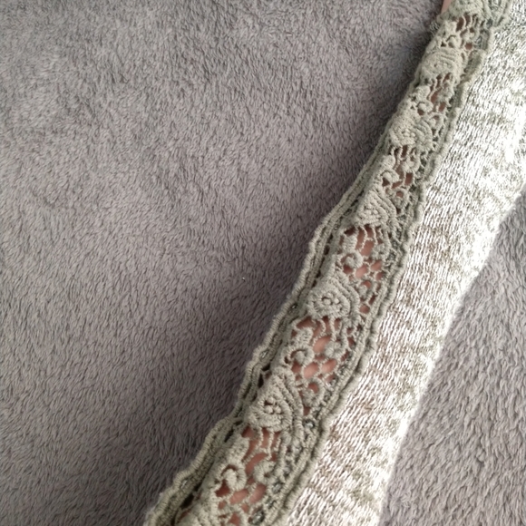 Long sleeve green top - Picture 2 of 3